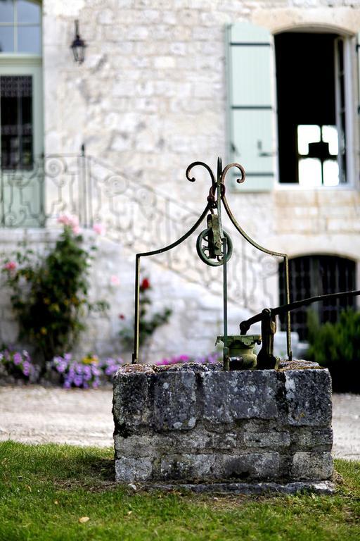 Domaine De Lamassas Bed & Breakfast Hautefage-la-Tour Exterior foto