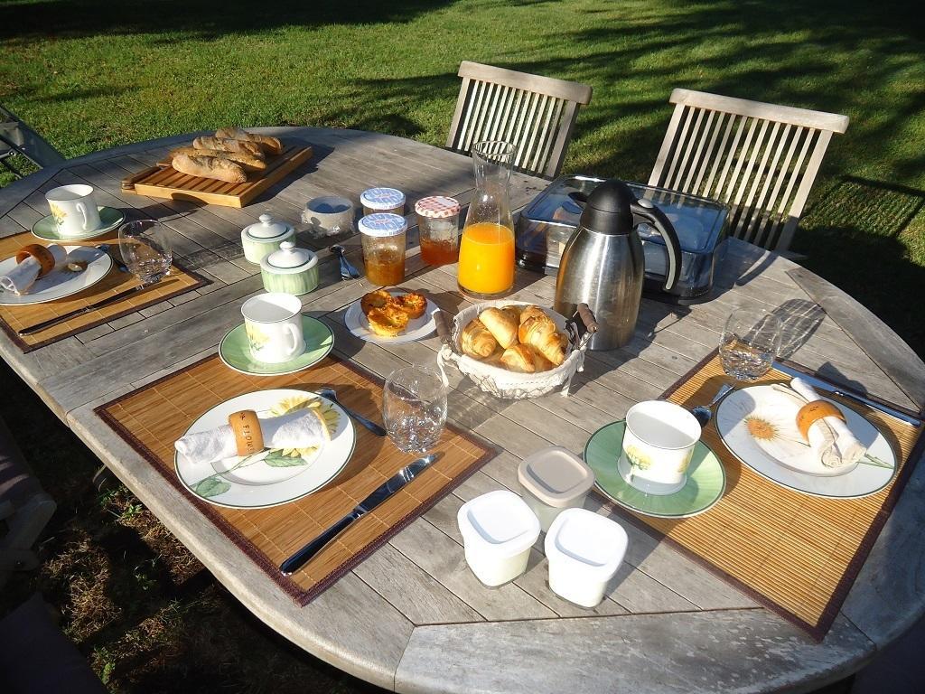 Domaine De Lamassas Bed & Breakfast Hautefage-la-Tour Exterior foto